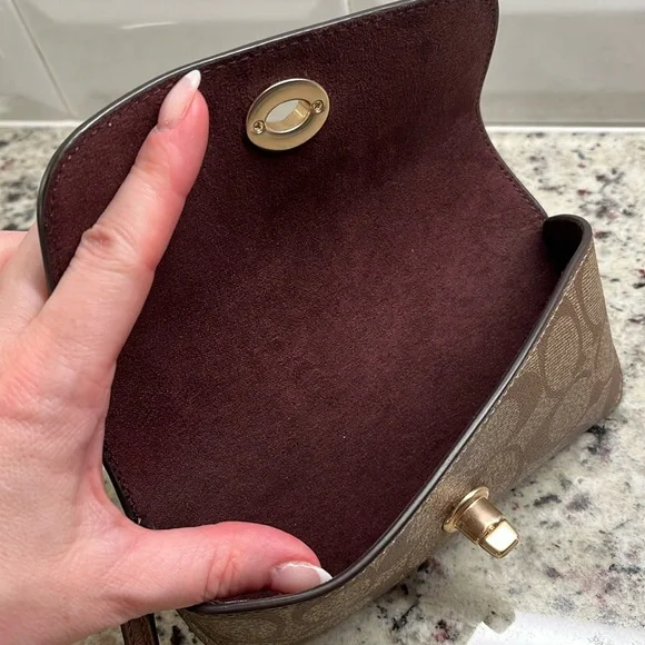 Coach Signature C Sunglass Case EUC - Picture 8 of 8